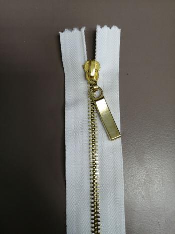 Zip kovový leštěný zlatý 4mm nedělitelný 22cm